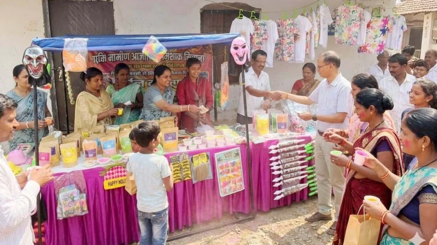 जगदलपुर कलेक्टोरेट में सजे स्व-सहायता समूहों के विशेष स्टॉल