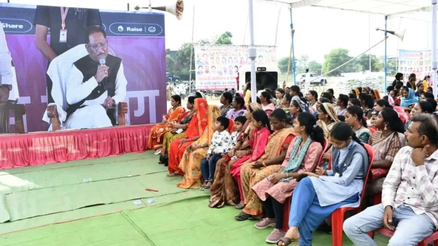 मुख्यमंत्री साय वर्चुअल माध्यम से हुए शामिल, महिलाओं के खातों में किया 684 करोड़ रूपए का किया अंतरित, दी बधाई