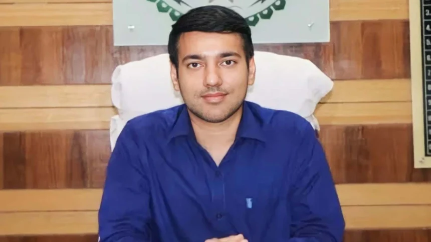 वर्दी का अपना क्रेज और सम्मान है, शारीरिक विकास के साथ देश सेवा का अवसर- कलेक्टर आकाश छिकारा