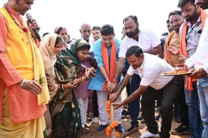 राजस्व मंत्री वर्मा ने 7.82 करोड़ की लागत से बनने वाले नवापारा-सकरी-सतभांवा मार्ग का किया भूमिपूजन