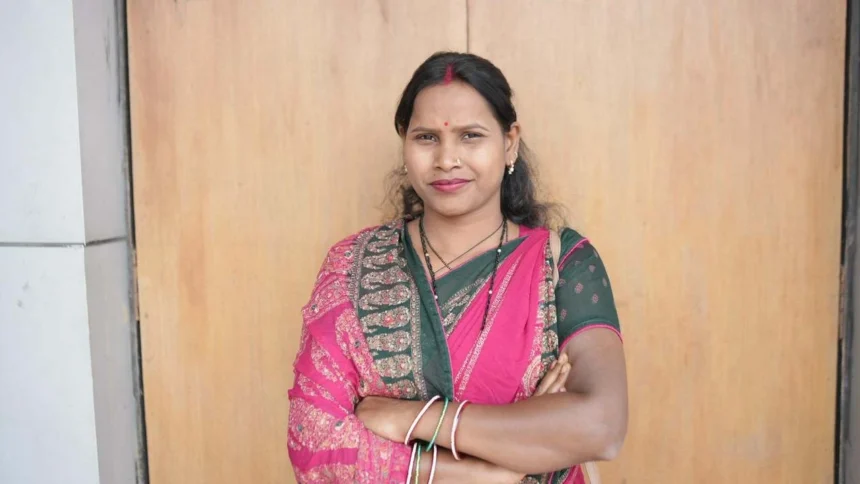 राशि से स्वरोजगार की राह, कृष्णा कुर्रे ने शुरू किया ब्यूटी पार्लर