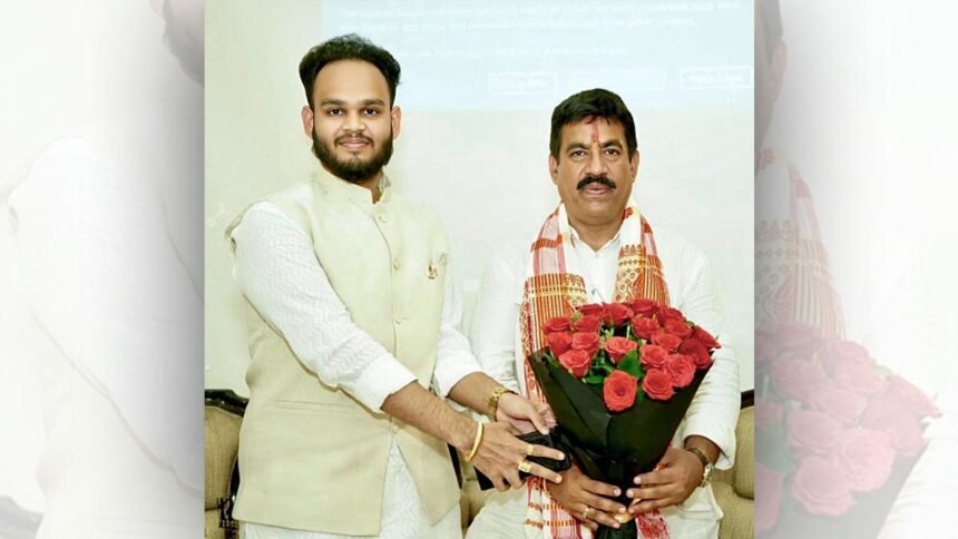 किसान हितैषी आलोक सिंह ठाकुर का भव्य सम्मान: दक्ष वैद्य साहू ने अवतरण दिवस पर पुष्पांजलि अर्पित की