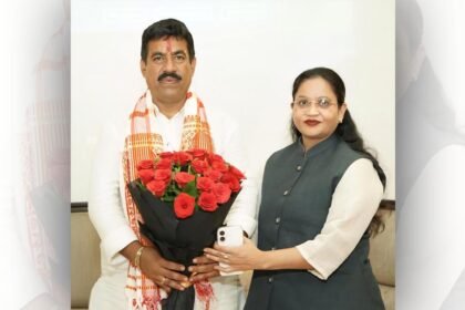 किसान कल्याण के लिए समर्पित हैं आलोक सिंह ठाकुर: रत्नावली कौशल ने किया सम्मान