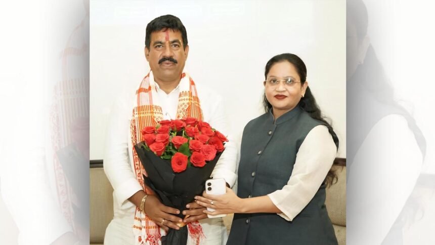 किसान कल्याण के लिए समर्पित हैं आलोक सिंह ठाकुर: रत्नावली कौशल ने किया सम्मान