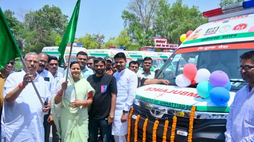 9 नवीन ‘108 संजीवनी एक्सप्रेस’ एम्बुलेंस को दिखाई हरी झंडी
