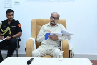 राज्यपाल रमेन डेका ने सरायपाली में विकासखंड स्तरीय अधिकारियों की बैठक ली