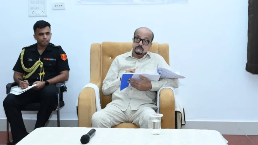 राज्यपाल रमेन डेका ने सरायपाली में विकासखंड स्तरीय अधिकारियों की बैठक ली