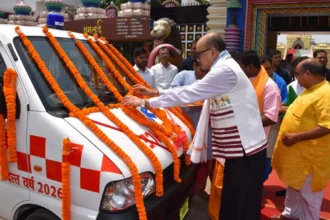 राज्यपाल रमेन डेका ने श्री जगन्नाथ मंदिर ट्रस्ट को सौंपी एम्बुलेंस की चाबी