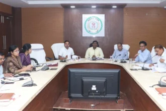 कलेक्टर ने ली समय-सीमा बैठक : शिक्षा, स्वास्थ्य, कृषि और पोषण योजनाओं की समीक्षा