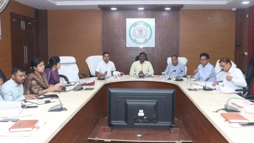 कलेक्टर ने ली समय-सीमा बैठक : शिक्षा, स्वास्थ्य, कृषि और पोषण योजनाओं की समीक्षा