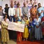 विकास की नींव रखने वाले हाथों का सम्मान