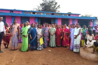 स्व-सहायता समूहों से जुड़कर आत्मनिर्भरता की ओर बढ़ रहीं महिलाएं