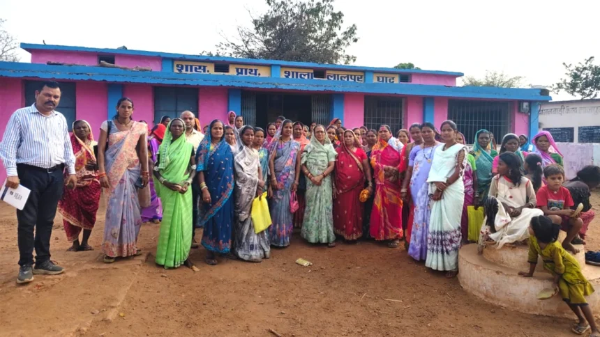 स्व-सहायता समूहों से जुड़कर आत्मनिर्भरता की ओर बढ़ रहीं महिलाएं