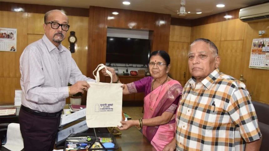 राज्यपाल श्री डेका से नो प्लास्टिक कैंपेन की ब्रांड एंबेसडर आप्टे ने की मुलाकात