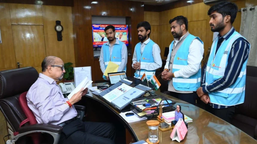 राज्यपाल श्री डेका से फिल परमार्थ आश्रम के संस्थापक ने की भेंट