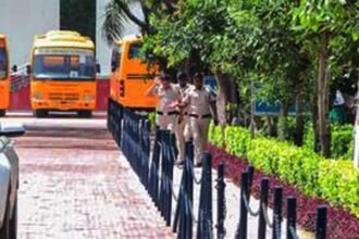 चार स्कूलों को बम से उड़ाने की धमकी, एक आर्मी तो एक सीआरपीएफ का स्कूल भी शामिल; ईमेल के स्रोत की तलाश