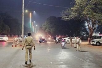 कानून का पालन करवाने वाले 24 पुलिसकर्मियों का कटा ई-चालान, बिना हेलमेट बाइक चलाते कैमरे में हुए कैद