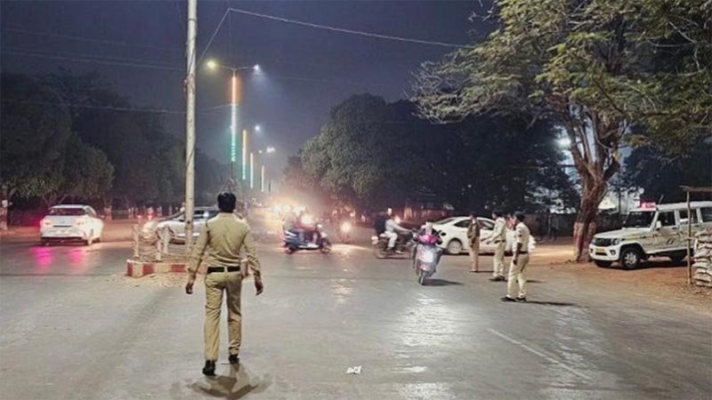 कानून का पालन करवाने वाले 24 पुलिसकर्मियों का कटा ई-चालान, बिना हेलमेट बाइक चलाते कैमरे में हुए कैद