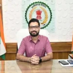मेरिट सूची में शामिल बेटियों का कलेक्टर ने किया सम्मान