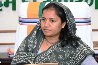 मंत्री लक्ष्मी राजवाड़े की पहल पर सूरजपुर जिला प्रशासन ने वितरित की मुआवजा राशि