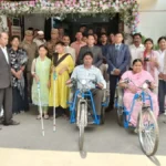 ’बैटरी चालित ट्रायसाइकिल, स्मार्ट केन एवं श्रवण यंत्र पाकर खिले हितग्राहियों के चेहरे’