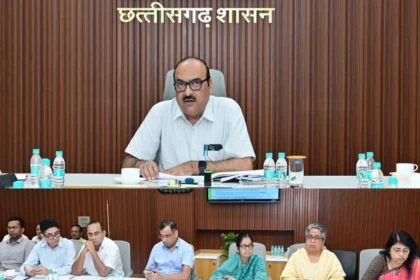 मुख्य सचिव ने महत्वपूर्ण योजनाओं के क्रियान्वयन की समीक्षा