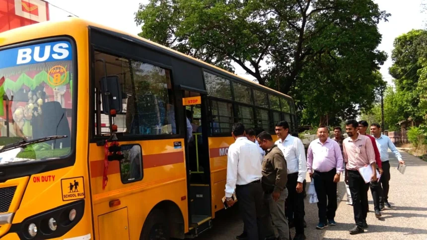 ईंधन बचत और मितव्ययिता का अनूठा उदाहरण, बसना प्रशासन की सामूहिक बस यात्रा
