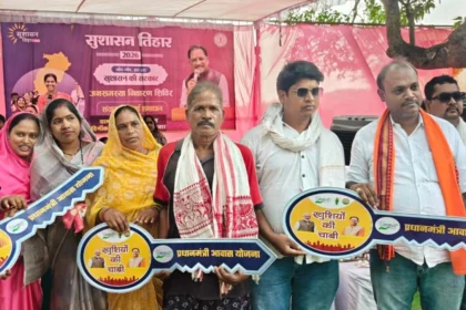 प्रधानमंत्री आवास की चाबी, पेंशन प्रमाण पत्र और व्हीलचेयर वितरण से खिले ग्रामीणों के चेहरे
