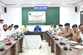शहरों की यातायात व्यवस्था के तहत सड़क के दोनो साईड में मार्किंग कराने के निर्देश