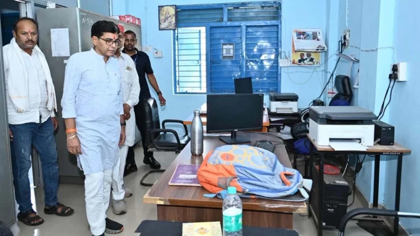 उच्च शिक्षा मंत्री टंक राम वर्मा का औचक निरीक्षण
