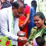मुख्यमंत्री विष्णु देव साय ने बच्चों को कराया अन्नप्राशन