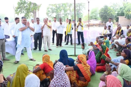 ग्राम हरिहरपुर में जनता से सीधा संवाद, त्वरित निराकरण के लिए अधिकारियों को दिए निर्देश