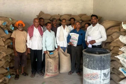 वितरण में गड़बड़ी पर प्रशासन सख्त, 8 केंद्रों पर बैन