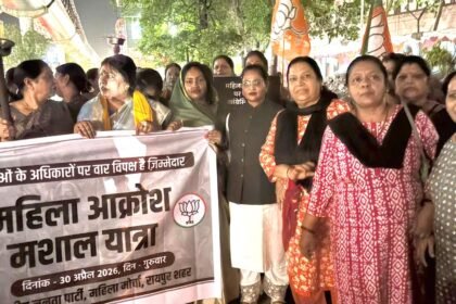 नारी शक्ति वंदन के समर्थन में रायपुर में गूंजी मशाल यात्रा,विपक्ष पर बरसीं रत्नावली