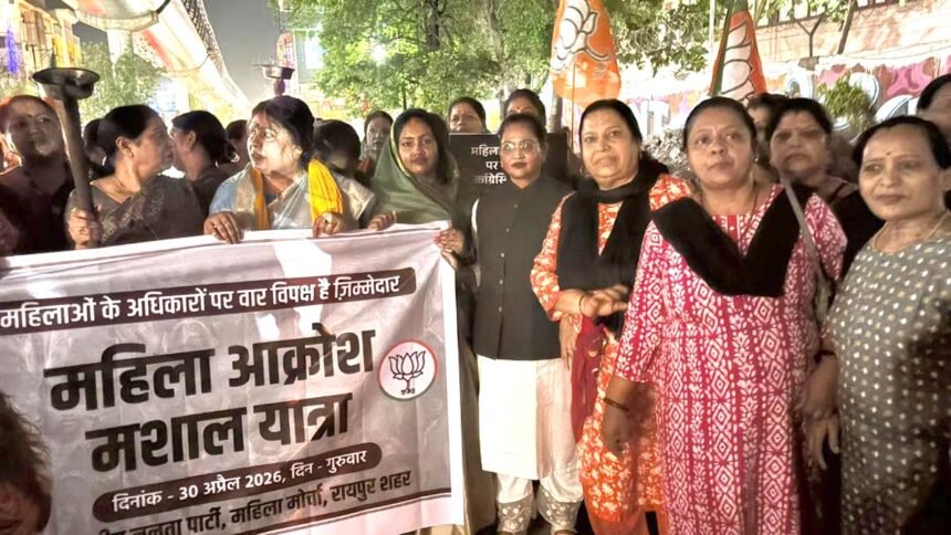 नारी शक्ति वंदन के समर्थन में रायपुर में गूंजी मशाल यात्रा,विपक्ष पर बरसीं रत्नावली