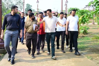 सिंदूर पार्क, मिनी स्टेडियम और पंचतत्व गार्डन सहित कई परियोजनाओं की प्रगति की समीक्षा की