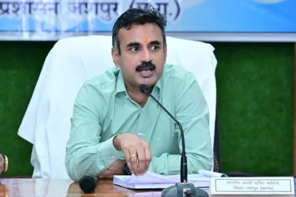 दिव्यांग एवं असहाय हितग्राहियों को घर पहुंच पेंशन भुगतान सुनिश्चित करने कहा