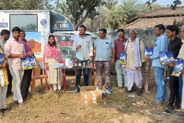 एक कॉल पर घर पहुंच रही पशु चिकित्सा सेवा, ग्रामीण पशुपालकों के लिए वरदान बनी मोबाइल यूनिट