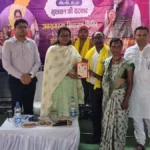जनसमस्या निवारण शिविर में मोटराइज्ड ट्राईसाइकिल पाकर दिव्यांग पुनीत राम के चेहरे पर खिली मुस्कान