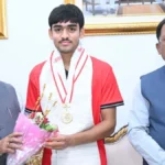 अंडर-18 एशिया कप विजेता हॉकी खिलाड़ी अवि मानिकपुरी ने मुख्यमंत्री विष्णुदेव साय से की सौजन्य भेंट