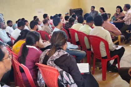 किसानों को खाद-बीज समय पर उपलब्ध कराने के निर्देश