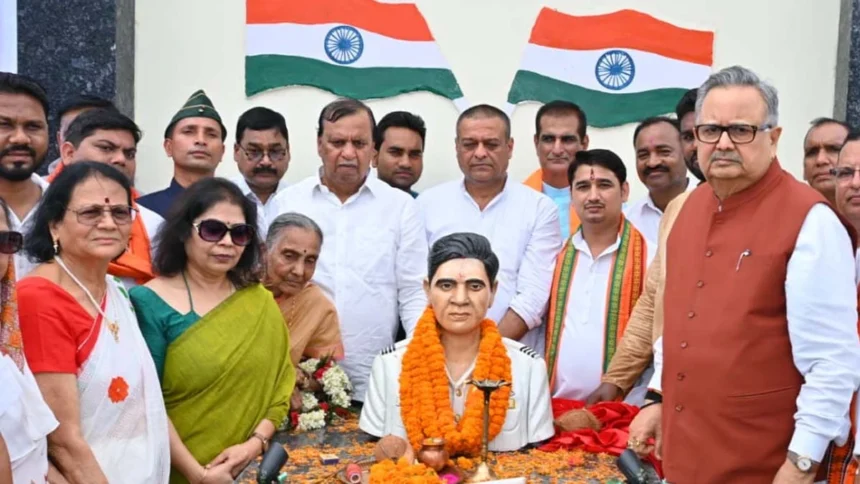 विधानसभा अध्यक्ष डॉ. रमन सिंह ने किया छत्तीसगढ़ महतारी और शहीद खोण्डे की प्रतिमा का अनावरण