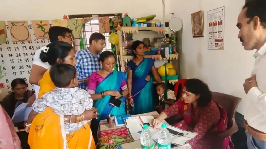 संचालक डॉ. रेणुका श्रीवास्तव ने केंद्रों का किया निरीक्षण, माताओं से संवाद कर जाना पोषण योजनाओं का प्रभाव