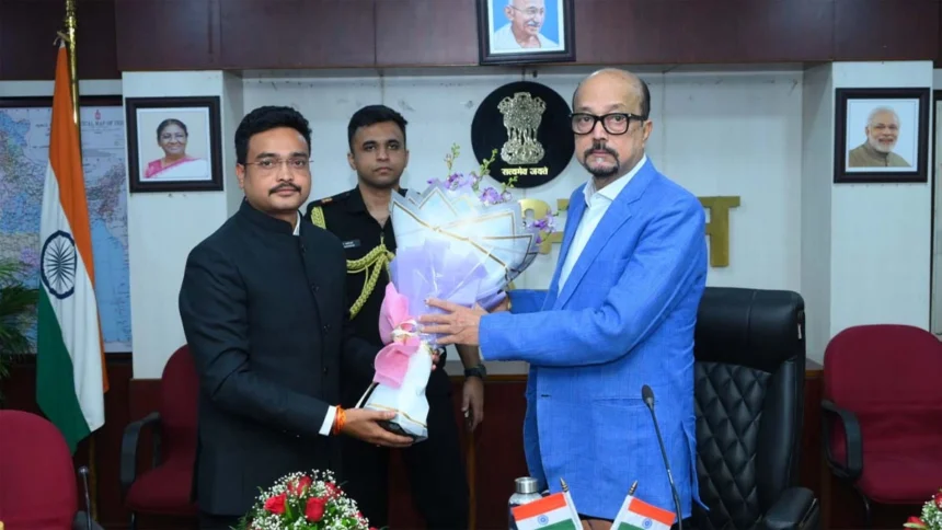 जलवायु परिवर्तन जैसी वैश्विक चुनौतियों से निपटने में वन अधिकारियों की महत्वपूर्ण भूमिका