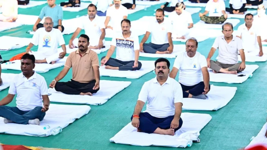 12वें अंतर्राष्ट्रीय योग दिवस पर पीजी कॉलेज डोम में हुआ सामूहिक योगाभ्यास