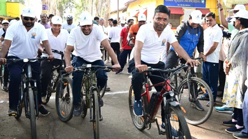 विधायक, कलेक्टर एवं जनप्रतिनिधियों ने हरी झंडी दिखाकर किया रवाना