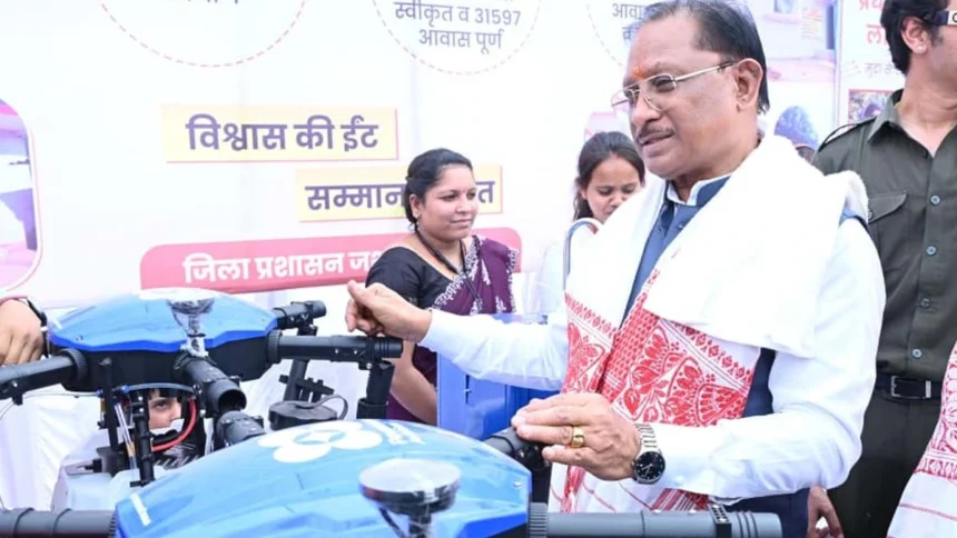 ड्रोन से उर्वरक एवं कीटनाशक का वैज्ञानिक छिड़काव, कम लागत में होगी बेहतर खेती