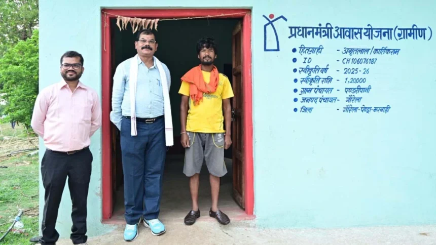 पक्के घर से अमृतलाल के जिंदगी में आई खुशहाली : कलेक्टर ने दी बधाई