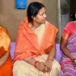 शहीद की माताजी से की आत्मीय भेंट, अंत्योदय कार्ड जारी करने के दिए निर्देश