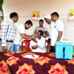 कलेक्टर, एसपी और नगर पालिका अध्यक्ष ने बच्चों को पिलाई पोलियो की खुराक